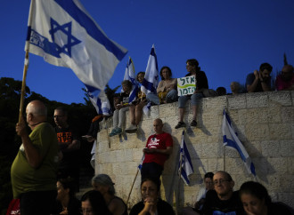 Su Israele diviso incombe l'ombra del fronte libanese