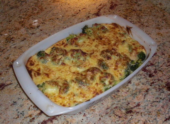 Broccoli gratin with Parmesan cheese