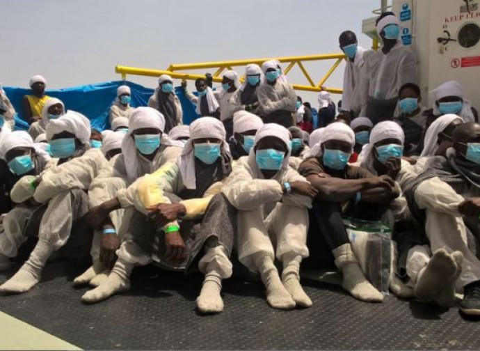 Migrants with face masks