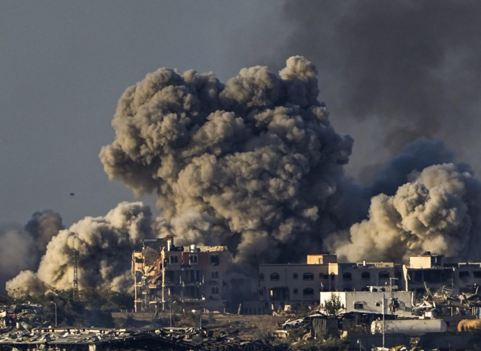 Gaza under bombs (LaPresse)