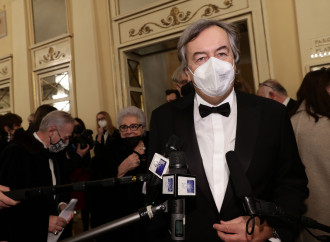 Burioni ci insulta, ma scivola ancora sui danni da vaccino