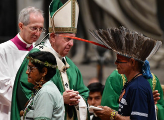 Il Papa apre il Sinodo con un velato attacco a Bolsonaro