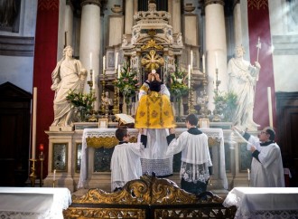Traditional Latin Mass: Roche contradicts Benedict XVI