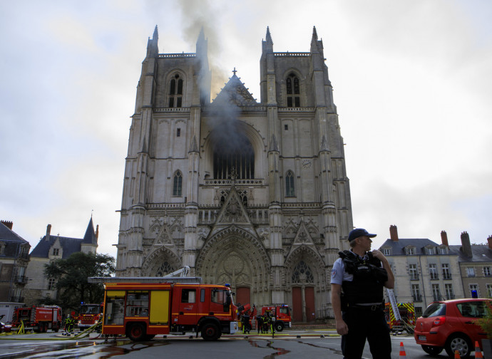 Nantes Cathedral burning (La Presse)