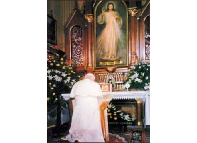 Giovanni Paolo II prega al Santuario della Misericordia