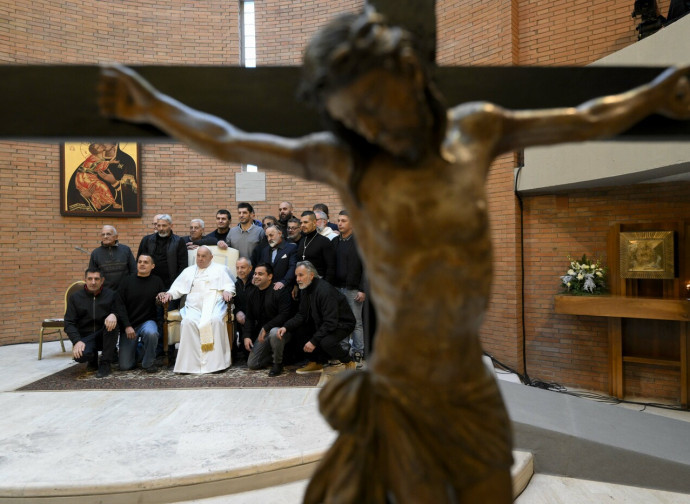 Pope Francis inside the prison of Rebibbia, Rome (La Presse)