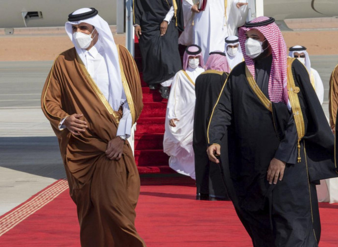 Il principe saudita Mohammed bin Salman e l'emiro del Qatar Tamim bin Hamad al-Thani